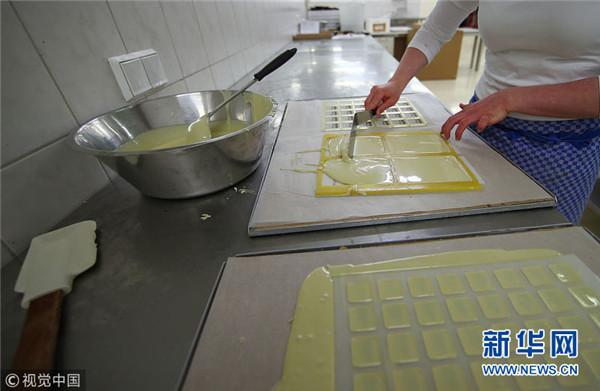 走进德国巧克力工厂 生产过程让人垂涎（生产巧克力的工厂）