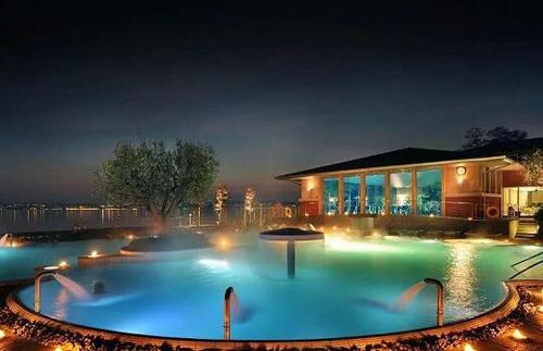 南京汤山温泉，为什么被称为“洗浴王”？（南京汤山温泉是自然温泉吗）