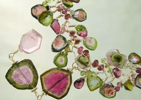 碧玺手链品牌_碧玺风头直追钻石翡翠 3克拉以上戒面升幅最大（戒指碧玺好还是翡翠好）