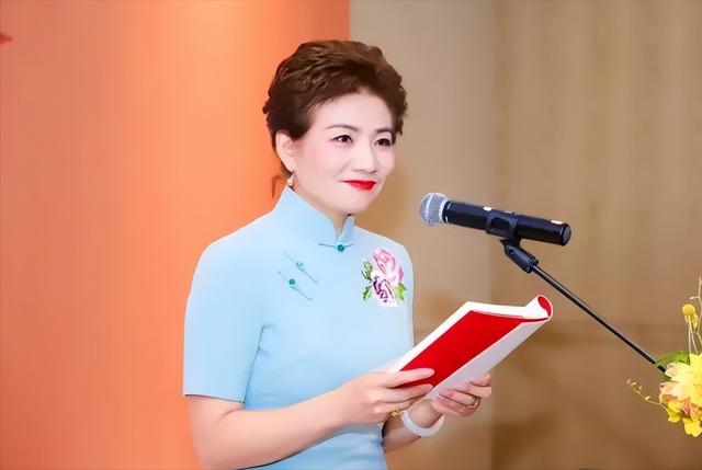 27岁湖南女人，与丈夫一起创业，26年后，公司年收入132亿