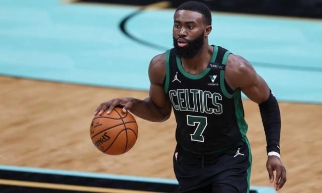 NBA现役十大实力大于名气的球星：绿军探花上榜，比尔一直被低估（名气大于实力的nba球员）