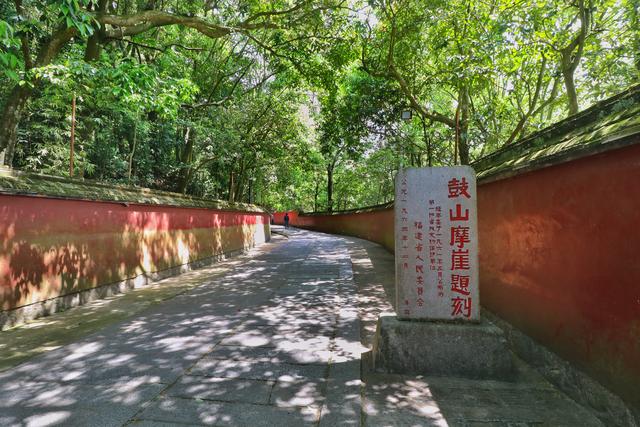 号称八闽古刹之冠的涌泉寺入寺要收40元门票，游客纷纷表示太贵了（名甲闽刹的鼓山涌泉寺）