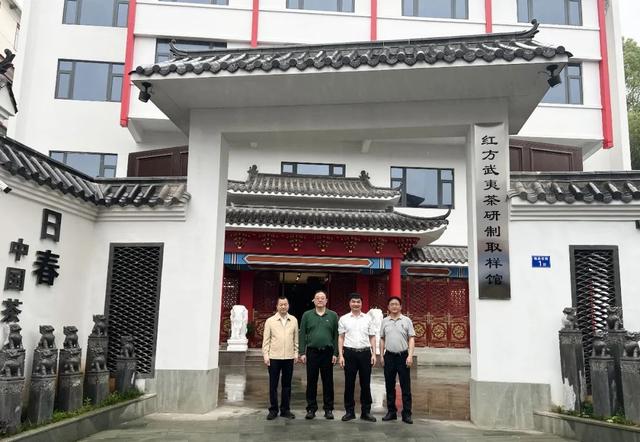 省人大副主任严可仕到日春红方武夷茶研制取样馆调研