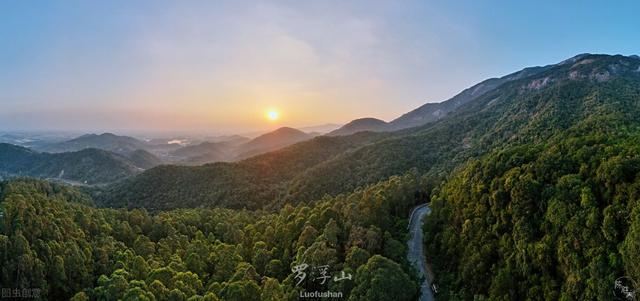 广东惠州罗浮山，素有“岭南第一山”之美称（岭南第一名山罗浮山）