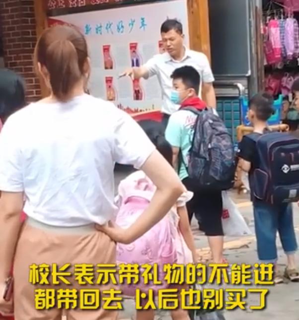 教师节送礼被拒，要想幼儿园老师关照娃，多说这3句话比送礼实在（幼儿园老师暗示送礼）