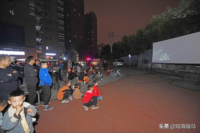 合肥电影_安徽合肥：经典电影进社区，家门口露天电影，受欢迎（合肥露天电影院）