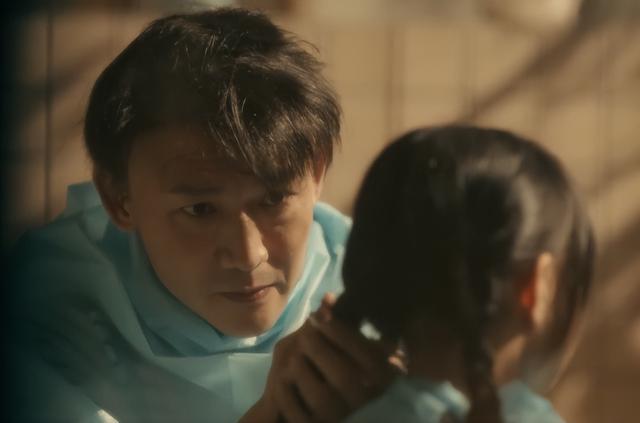 亲爱的小孩：小演员被迫剃光头，聂远和任素汐轮番安慰，太感人