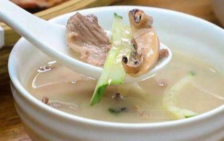 目鱼干_墨鱼和白萝卜做汤居然这么好喝，味道鲜美，营养更丰富