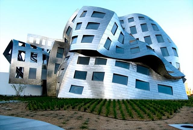 全球十大奇葩建筑！会跳舞的楼、波浪医院，网友：设计师有毒