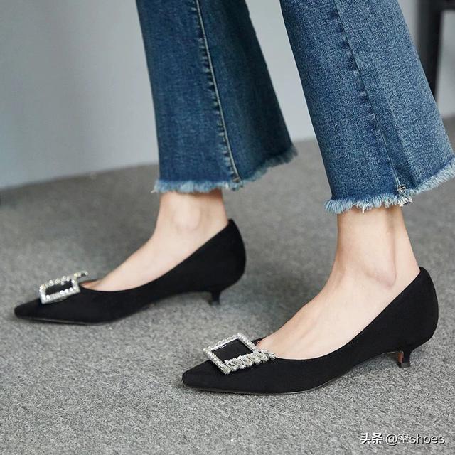 单鞋品牌_Gucci尖头单鞋与普通低跟鞋，不输于奢侈品的工艺，价格差在哪里（gucci尖头高跟鞋）