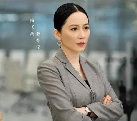 《玫瑰之战》俞飞鸿单品首饰价格六位数，果然是“国产剧没穷人”