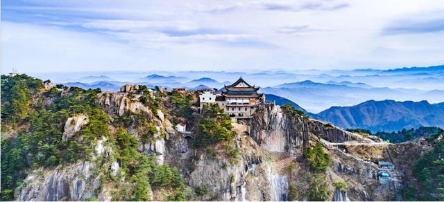 安徽一低调景点，为佛教四大名山之一，被誉为“国际性佛教道场”（位于安徽的佛教名山）