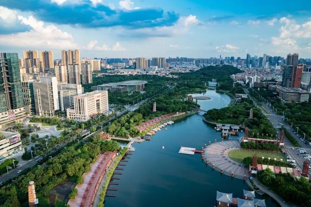 广东土豪建我国超大游乐园，曾敢与迪士尼竞争，如今年收入破百亿
