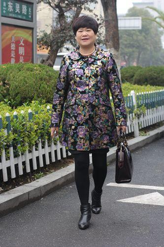农村妇女白手起家如今身价上亿，靠的是什么？（农村妇女白手起家如今身价上亿,靠的是什么生活）