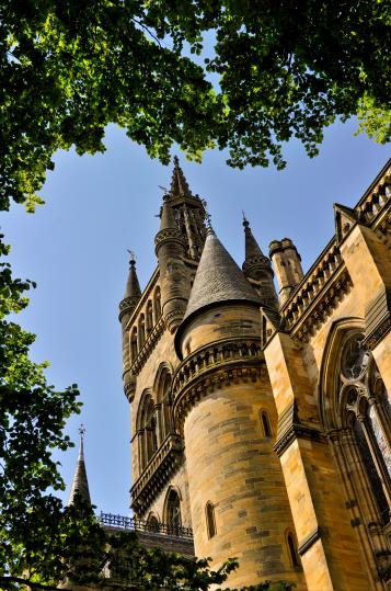 2020年QS世界大学排名，英国阿伯丁大学位列第194位（2022年QS世界大学排名英国）