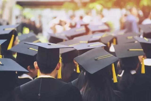 大学毕业后，我创业开了一家养生馆，一年赚了50万（大学毕业后,我创业开了一家养生馆,一年赚了50万千）