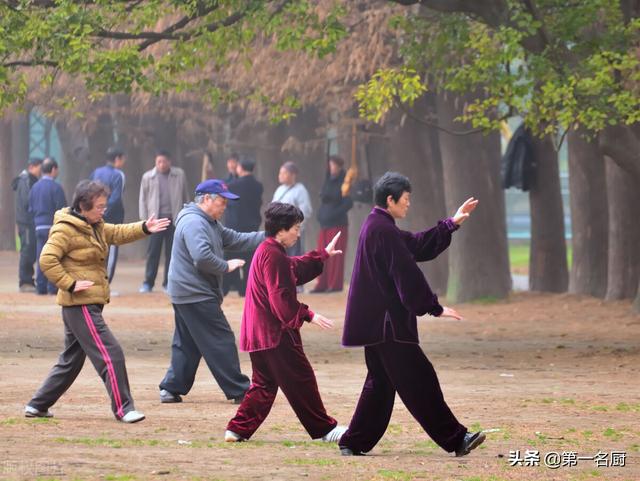 蛋白质被称“生命元素”，建议中老年人：多吃8种天然高蛋白食物（老年人的食物中应有足够的蛋白质特别是什么的营养成分）
