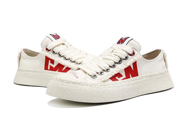 想买帆布鞋？（想买帆布鞋买哪个品牌好）