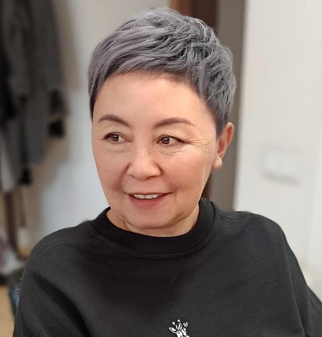 中老年人的发型_适合老年人的“男人婆”发型，不烫不染又减龄，清爽干练好打理（适合60岁以上男老年人的发型）