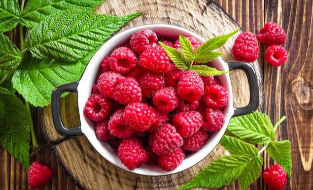 水果维生素c含量排名_吃哪些水果可以补充维生素C？何时吃？健康吃水果要知道这3件事（吃水果是补充维生素C吗）