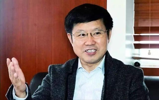 从小学老师到总经理，他中年时期开始创业，如今收获1400亿身家