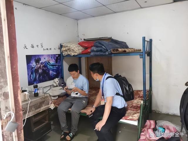 成都金牛区五福社区关工委帮扶辖区青少年就业（成都市金牛区社区服务中心）