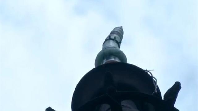 宝石塔_偏离18厘米！杭州保俶塔的塔尖歪了 有可能是人为的（杭州保俶塔海拔多少高）