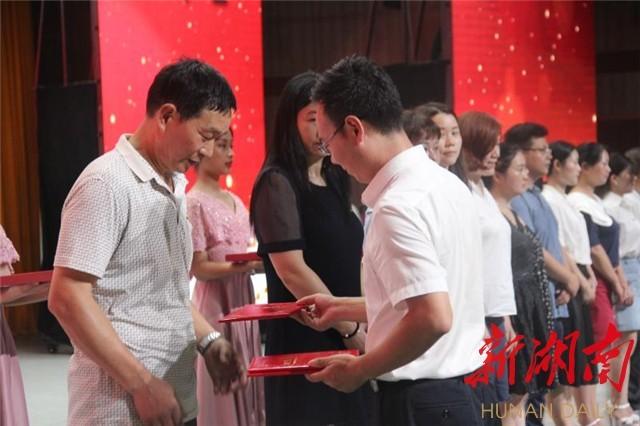 品文化签协议传精神 同升街道激活“红色引擎”迎“七一”