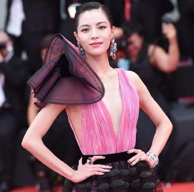 我要仙女必备的钻石耳环，一大串很闪的那种（有钻石耳环吗）