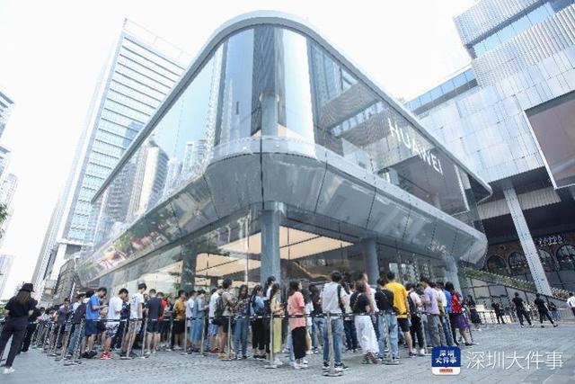 华为全球首家旗舰店落地深圳，宛如玻璃樽，半开放阶梯凸显无边界