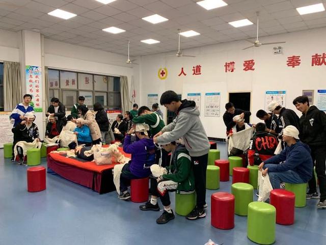 上虞中学开展“5·8”世界红十字日纪念宣传活动