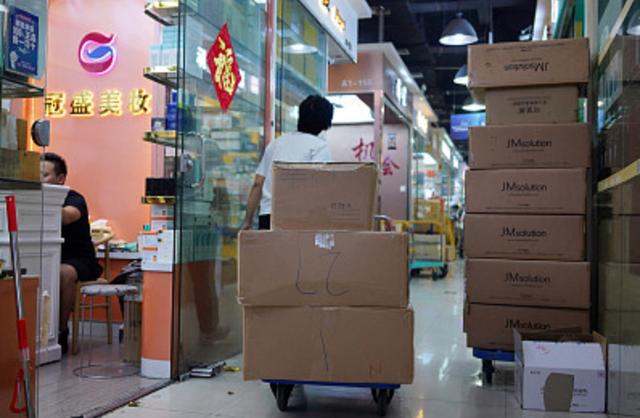 “美妆圣地”华强北：供货全国网红，没100万别想开店（华强北那些美妆都卖到哪里）
