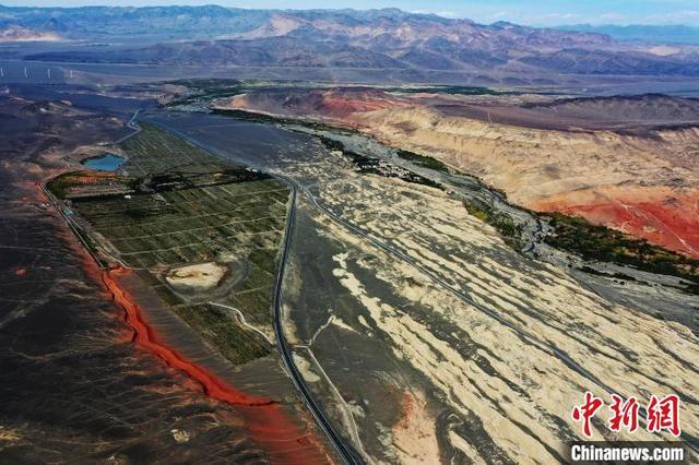 雅丹地貌_新疆雅丹地貌：水族“天堂”变“戈壁台地”（新疆水上雅丹地貌）