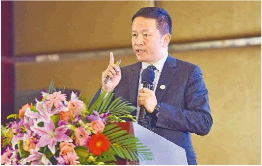 周末人物｜兼职创业14年，在全国承包30多家食堂的副教授