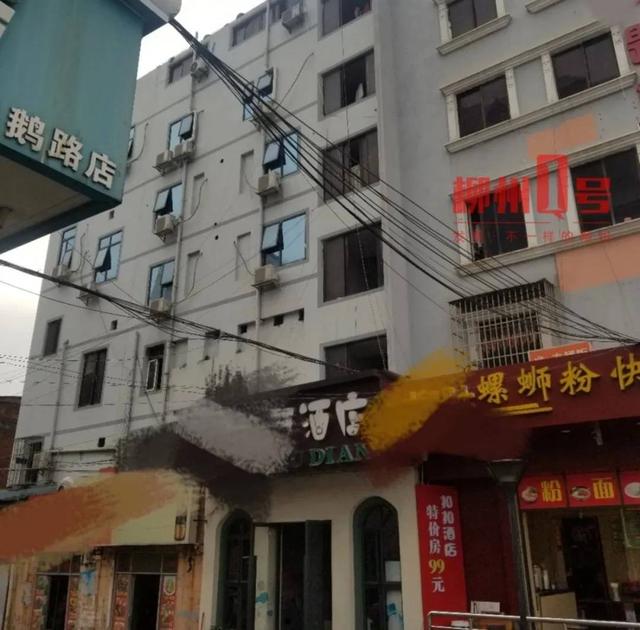 柳州一男子被发现倒在酒店浴室，地上有大摊血迹和一把刀（广西柳州一女子遭当街砍杀）