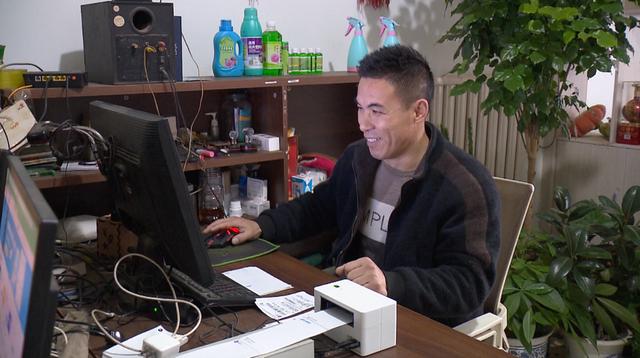 电商深度融入县域经济 村里合作社农闲变成“创业帮”（借助电商发展村集体经济）