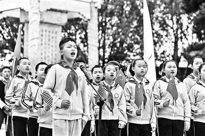 卢沟桥畔童音唱红歌（卢沟桥歌曲）