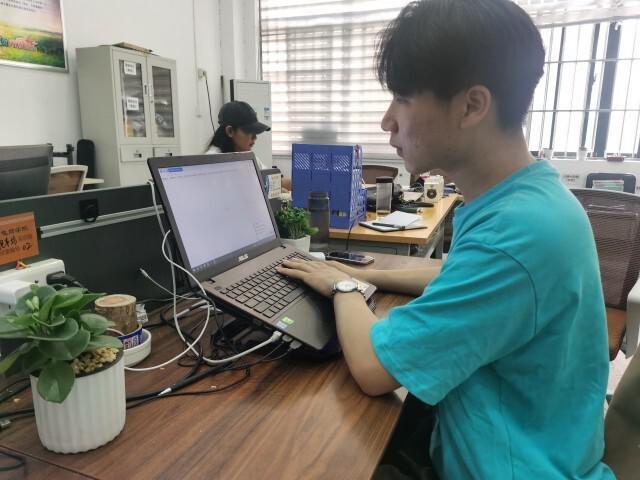 漯河一大学生创业开网店 月利润平均10万元（漯河教开网店的地方）