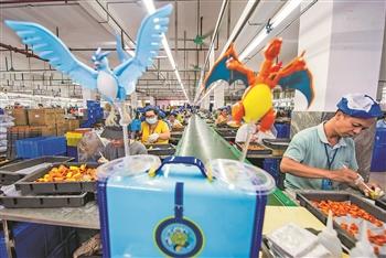 农民工创业园里生产忙
