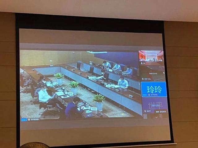 苏宁易购老板_刚刚！苏宁“换帅”！黄明端当选董事长，曾是大润发掌门人，公司进入“阿里时代”了？