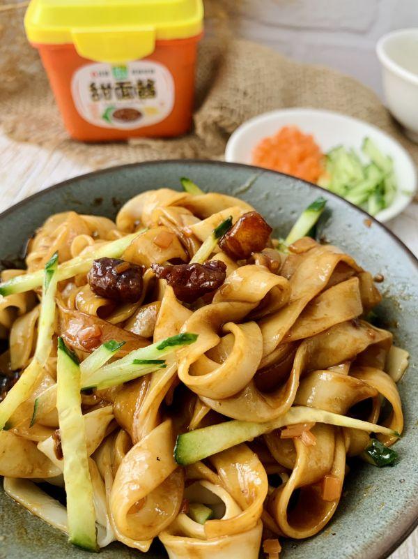 肉丁炸酱面这样做，才好吃哦（炸酱面 肉丁）