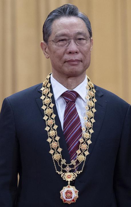 共和国功勋人物丨他们的名字，铭刻在全民战“疫”的记忆中