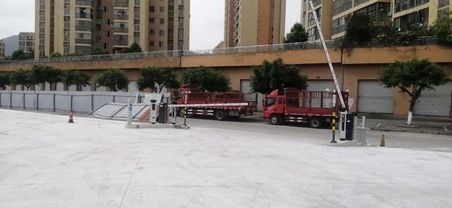 解决停车难 走马镇有了首个社会公共停车场（不少城市社区都存在停车难的问题）