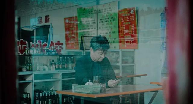 离开回不去的故乡，我们“一直游到海水变蓝”（回到蓝色的故乡）