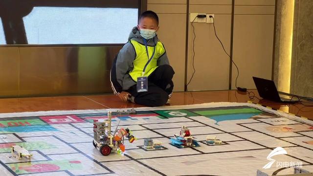 与机器人“共舞”德州300余名小学生参加创客大赛比拼才智