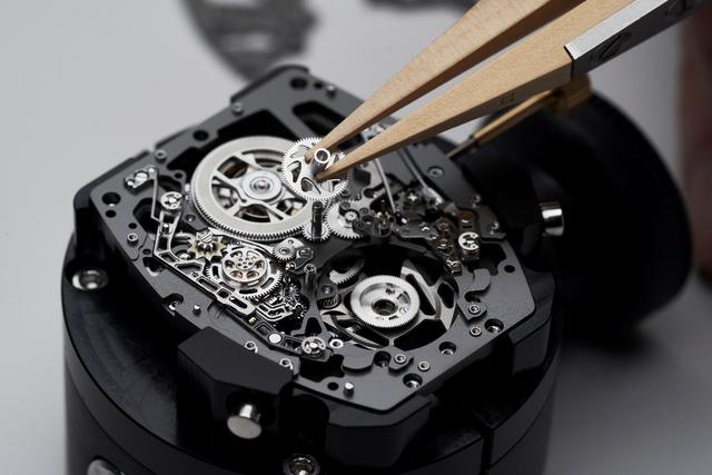 手表专卖店_钟表维修乱象频现，也许国内专卖店才是购表正解（手表维修乱象）