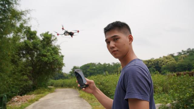 90后大学生返乡创业成新农人，用潮工具打理农业（大学生回农村创业）