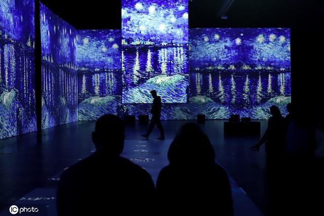 波兰举行梵高画展 多感官沉浸式体验艺术世界（心灵的畅想--梵高艺术沉浸式体验展）