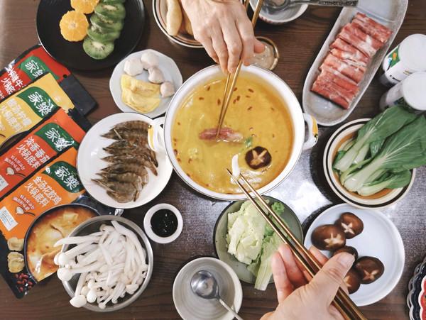 羊肉火锅怎么做才好吃_别再出去吃了，金汤花椒鸡火锅自己做更好吃（鲜花椒鸡火锅的正宗做法）