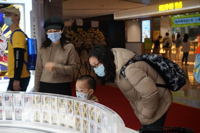 卡游动漫首家深圳门店开业，集换式卡牌游戏你了解吗？（动漫星城游戏王卡店）